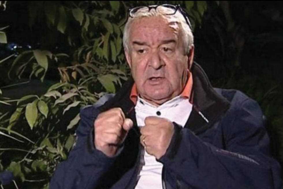 المخرج محمد عبدالعزيز يتحدث عن ذكرياته مع محمود عبدالعزيز وبوسي شلبي